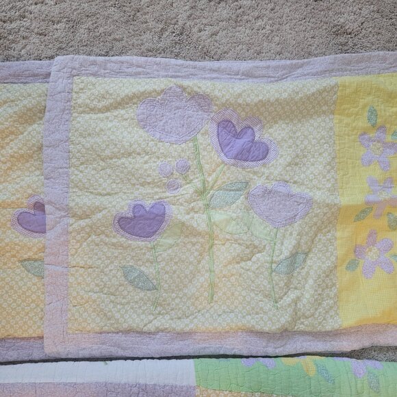 Patch of Flowers 3 Piece Reversible Full/Queen Quilt Set - Picture 3 of 7